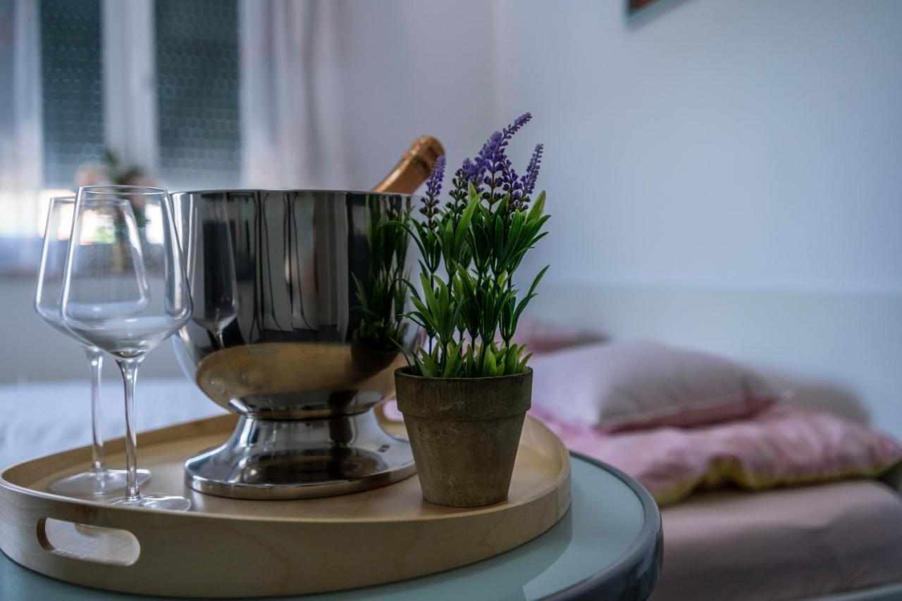 Apartments Adriana พูลา ภายนอก รูปภาพ