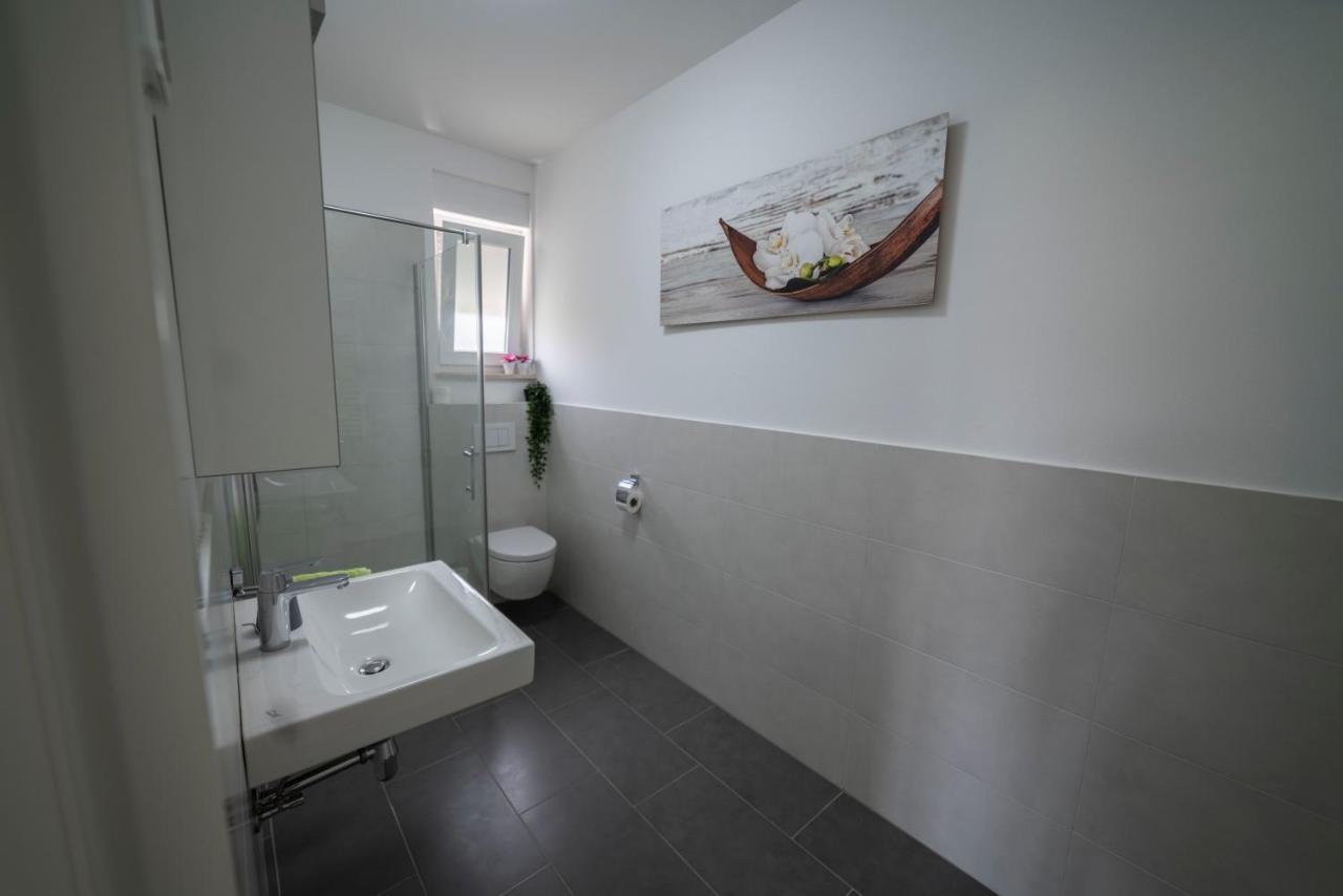 Apartments Adriana พูลา ภายนอก รูปภาพ