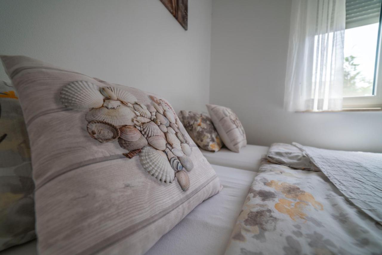 Apartments Adriana พูลา ภายนอก รูปภาพ
