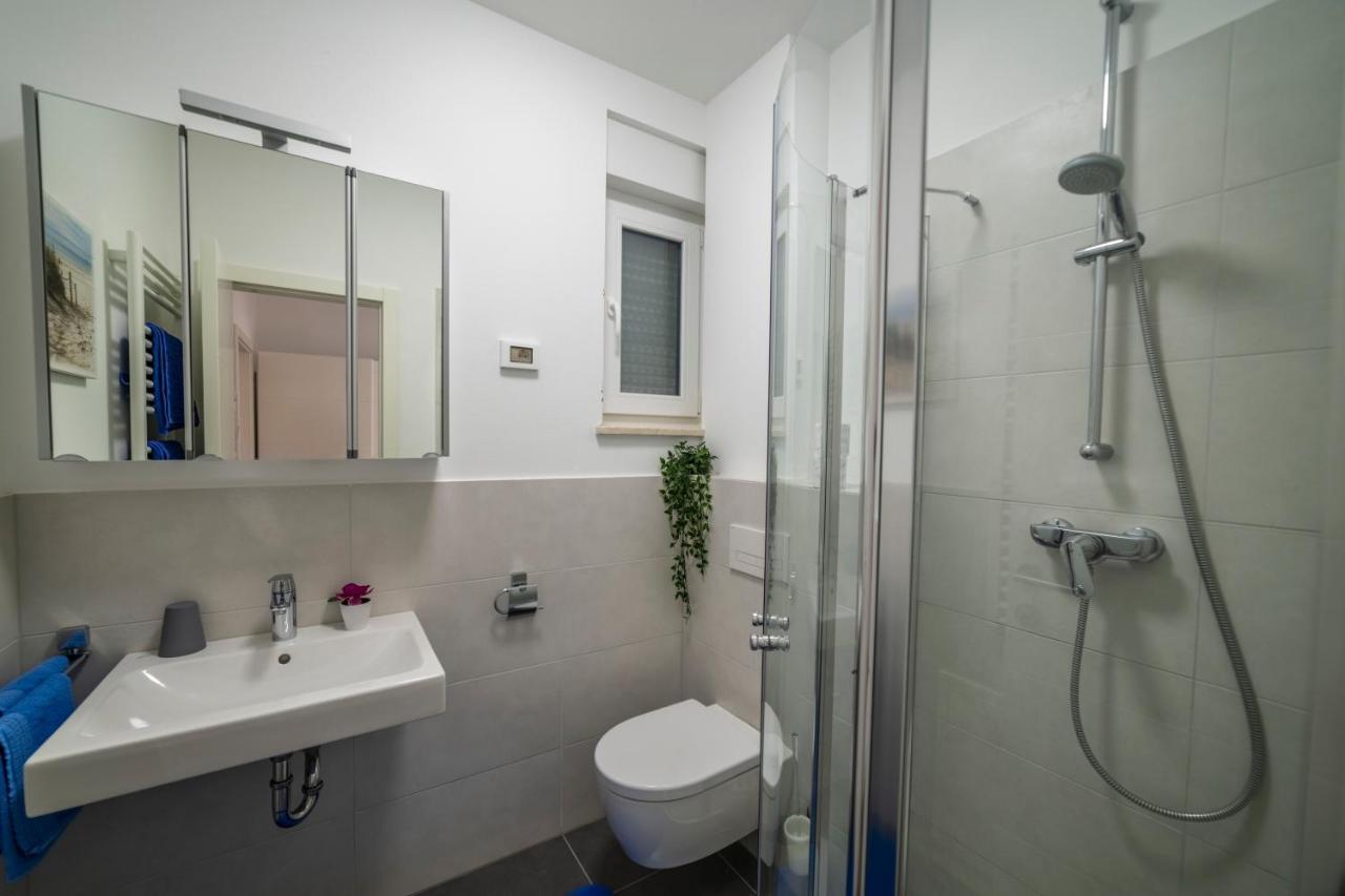 Apartments Adriana พูลา ภายนอก รูปภาพ